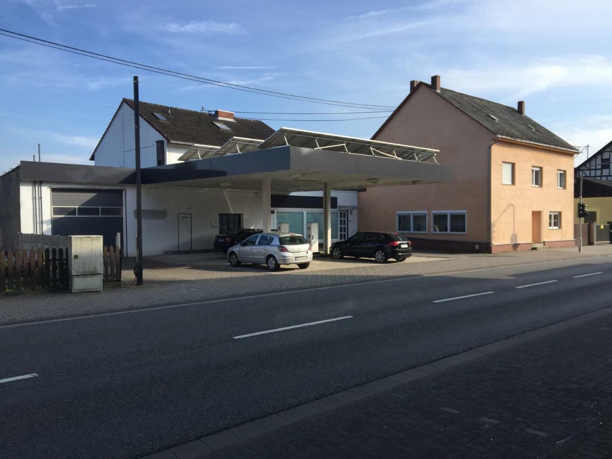 Alte Tankstelle Leilighet Strassenhaus Eksteriør bilde